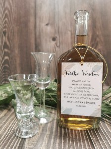 zawieszki-etykiety-na-wodke-alkohol-weselny-butelk