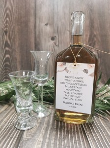 zawieszki-etykiety-na-wodke-alkohol-weselny-butelk