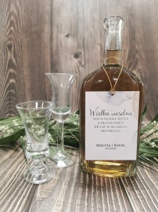 zawieszki-etykiety-na-wodke-alkohol-weselny-butelk