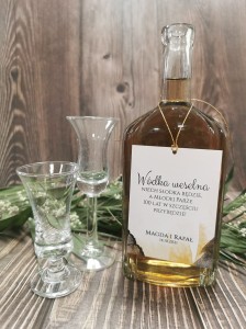 zawieszki-etykiety-na-wodke-alkohol-weselny-butelk