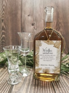 zawieszki-etykiety-na-wodke-alkohol-weselny-butelk