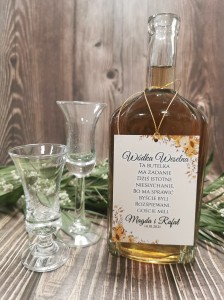 zawieszki-etykiety-na-wodke-alkohol-weselny-butelk