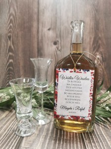 zawieszki-etykiety-na-wodke-alkohol-weselny-butelk