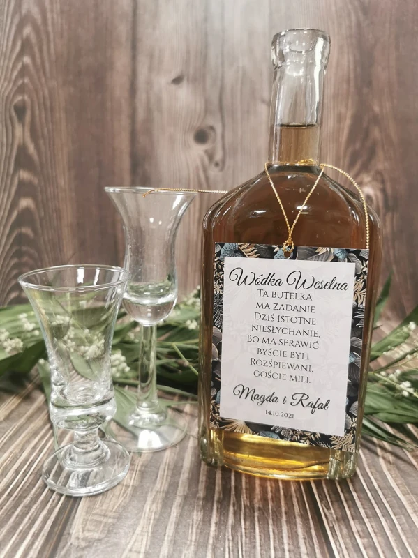 zawieszki-etykiety-na-wodke-alkohol-weselny-butelk