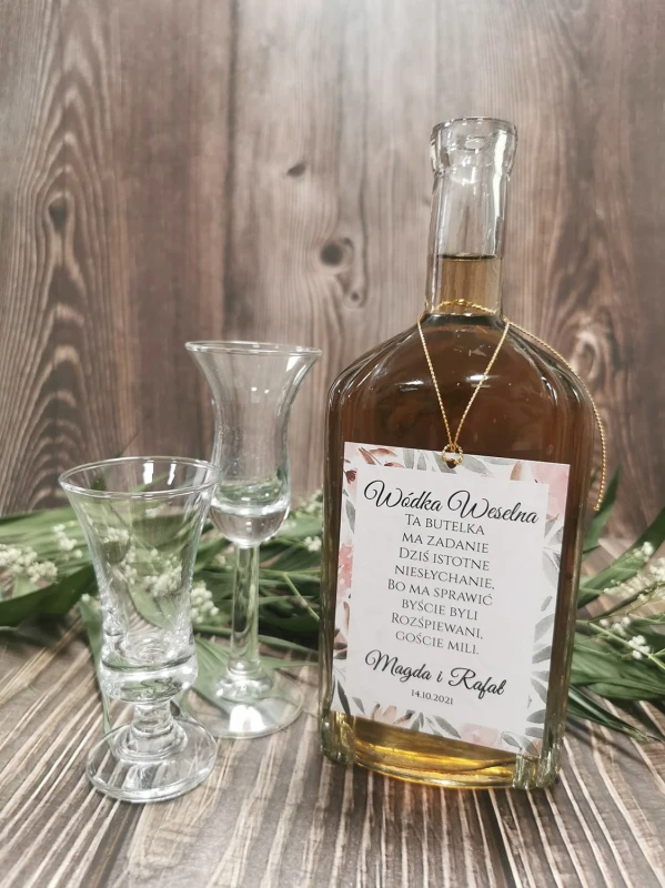 zawieszki-etykiety-na-wodke-alkohol-weselny-butelk