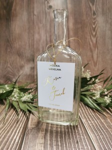 zawieszki-etykiety-na-wodke-alkohol-weselny-butelk