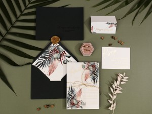 zaproszenia-slubne-zocone-z-bilecikiem-boho-glamou
