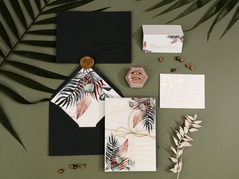 zaproszenia-slubne-zocone-z-bilecikiem-boho-glamou