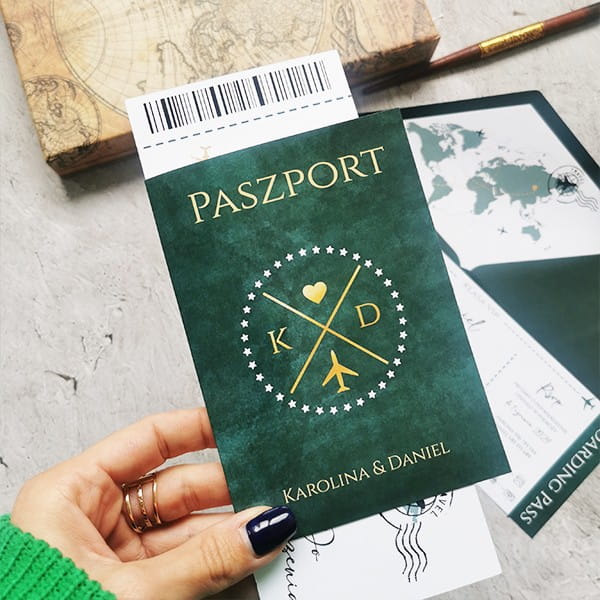 zaproszenia-slubne-w-formie-paszportu-z-motywem-po