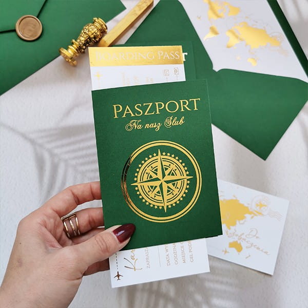 zaproszenia-slubne-w-formie-paszportu-z-motywem-po