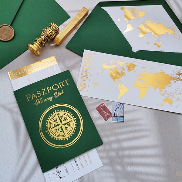 zaproszenia-slubne-w-formie-paszportu-z-motywem-po