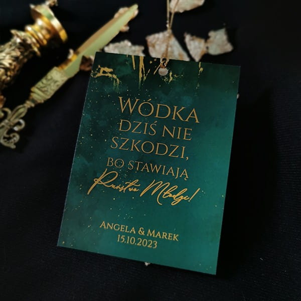 zawieszki-etykiety-na-wodke-alkohol-weselny-butelk