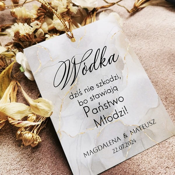 zawieszki-etykiety-na-wodke-alkohol-weselny-butelk