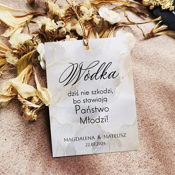 zawieszki-etykiety-na-wodke-alkohol-weselny-butelk