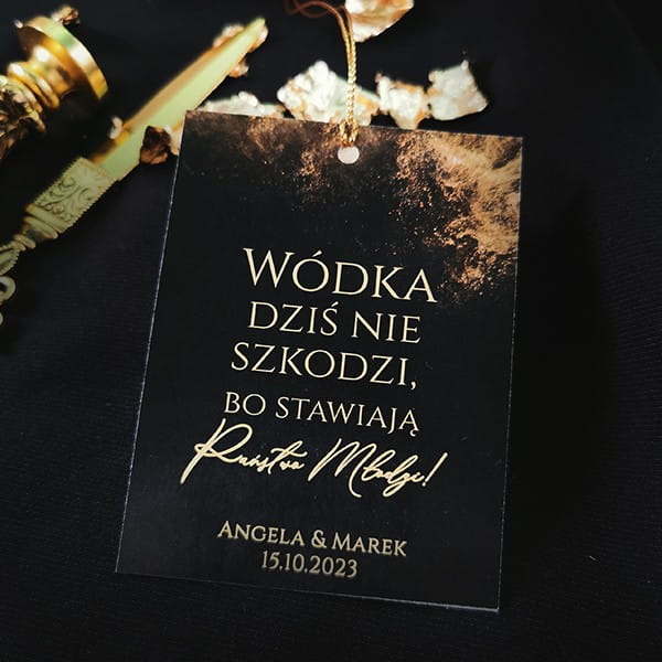 zawieszki-etykiety-na-wodke-alkohol-weselny-butelk