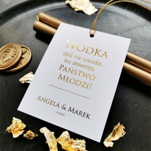 zawieszki-etykiety-na-wodke-alkohol-weselny-butelk