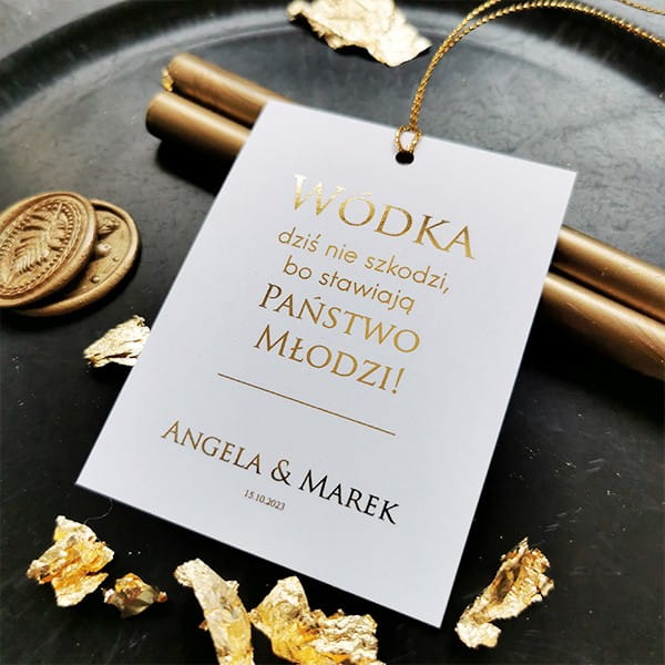 zawieszki-etykiety-na-wodke-alkohol-weselny-butelk