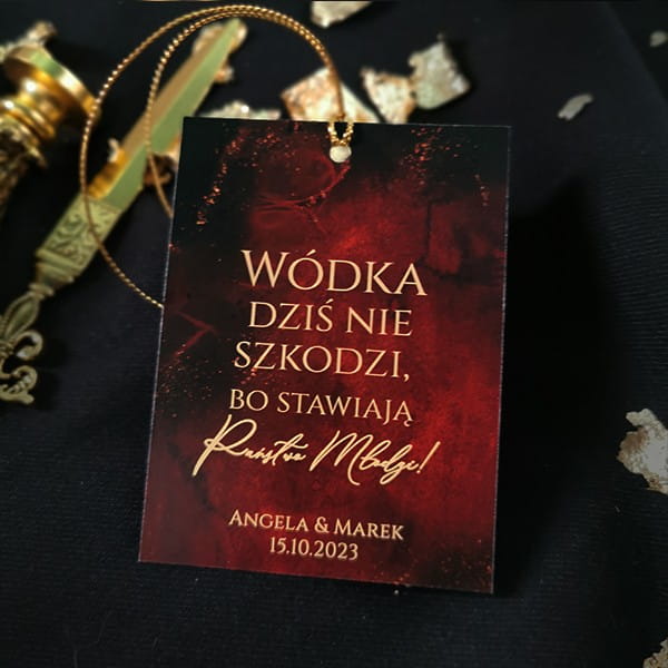 zawieszki-etykiety-na-wodke-alkohol-weselny-butelk
