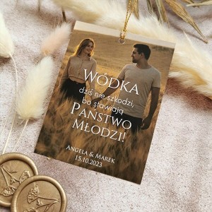 zawieszki-etykiety-na-wodke-alkohol-weselny-butelk