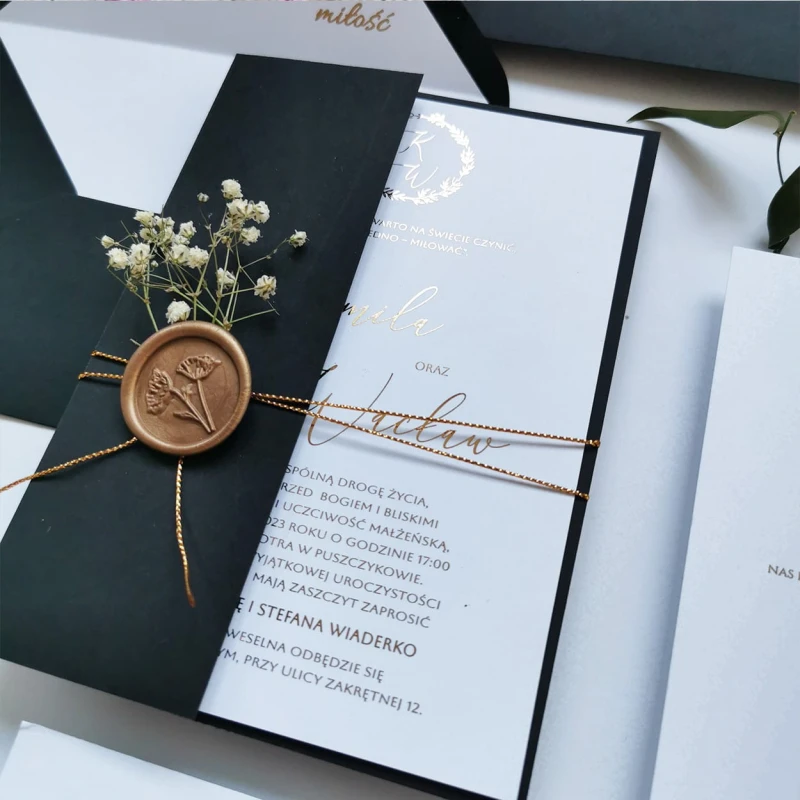 eleganckie-personalizowane-zocone-zaproszenia-slub