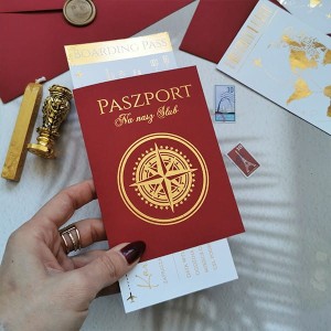 zaproszenia-slubne-w-formie-paszportu-z-motywem-po